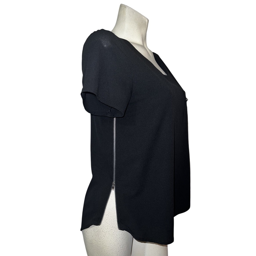 Paper Crane Womens Size M Black Scoop Neck Short Sleeve Top Side Zippers Medium - Picture 3 of 6